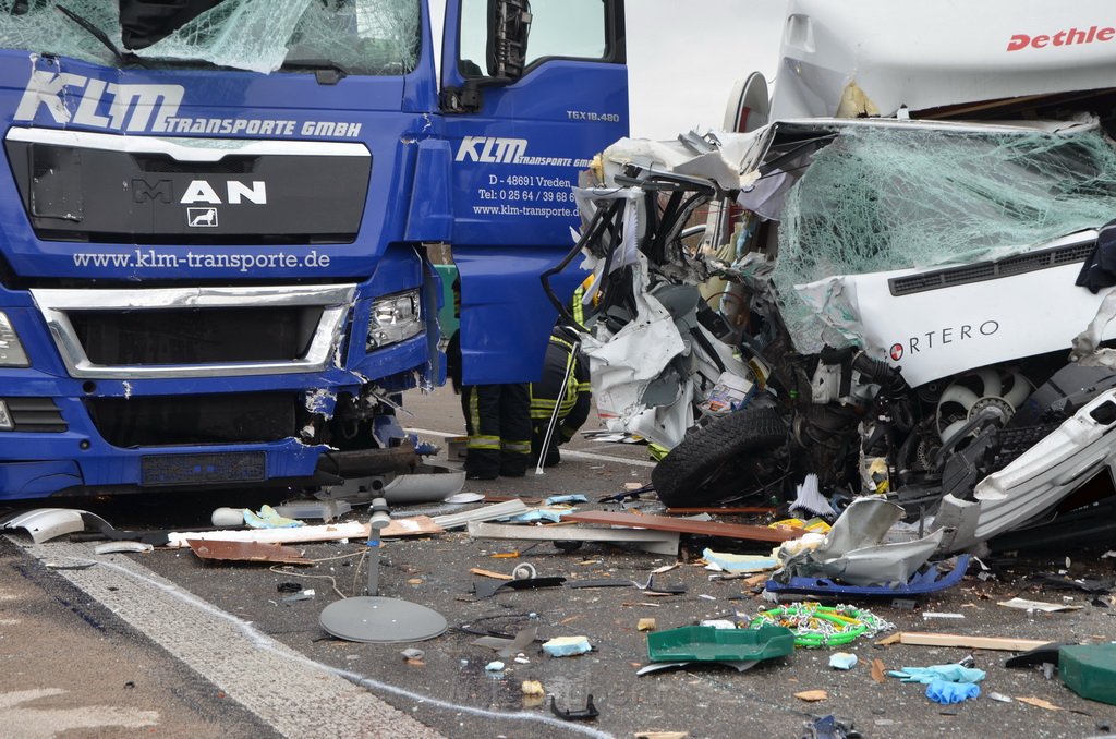 Schwerer VU A 1 Rich Saarbruecken kurz vor AK Leverkusen P086.JPG - Miklos Laubert